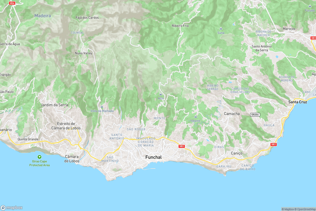 North-up street map of Funchal on Madeira’s south coast, showing the city’s coastal setting and surrounding street layout.