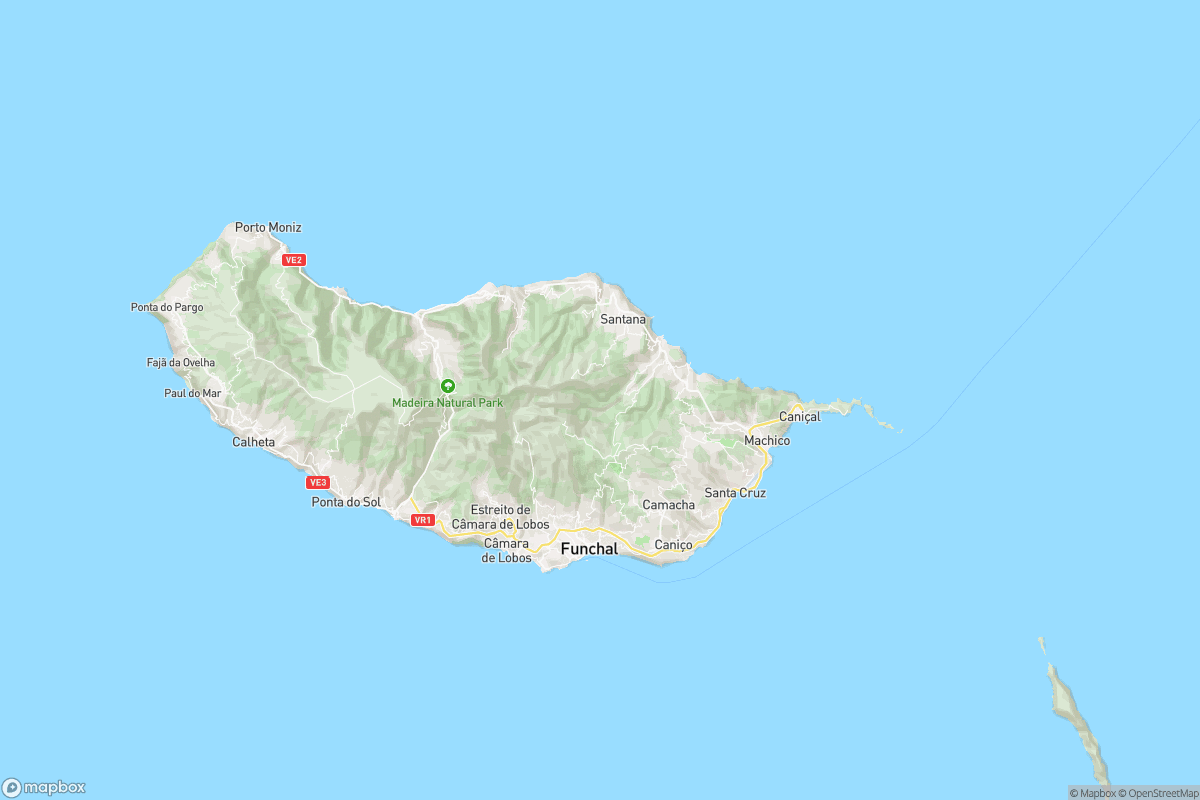 North-up map overview of Madeira showing the island and its coastal context, including the areas around Funchal, Calheta and Machico.