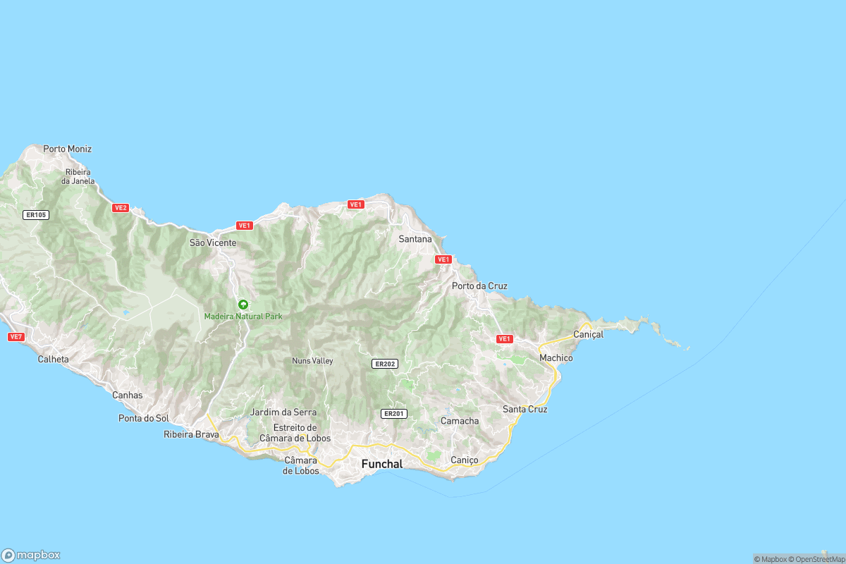 North-up map of Madeira showing its geographic context, including Funchal, Câmara de Lobos and Serra de Água among the island’s labeled places and roads.